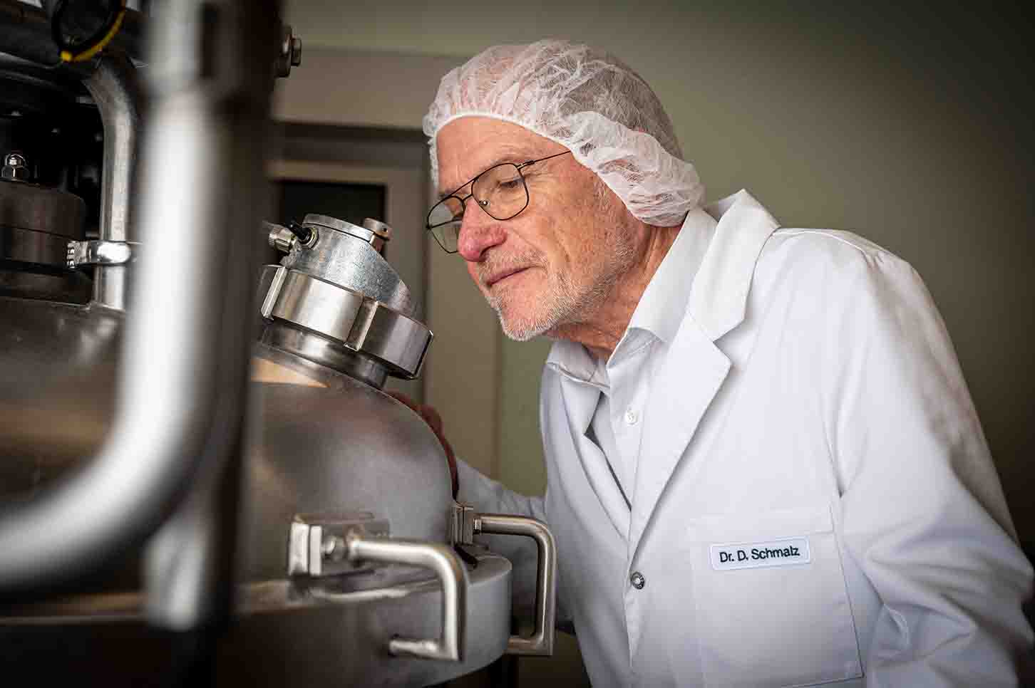 40 Jahre Fett-Feucht Balancer - Produktion - Qualitätskontrolle Dr. Schmalz bei der Qualitätskontrolle